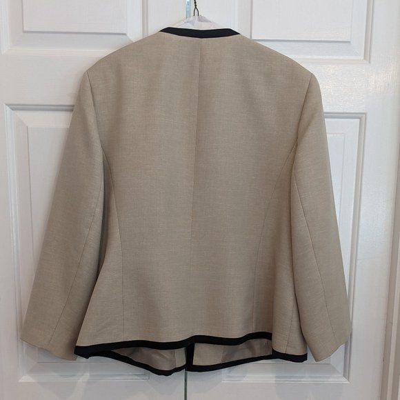Jones Studio Separates Taupe Open Front Blazer with Black Trim 18W - Picture 7 of 9